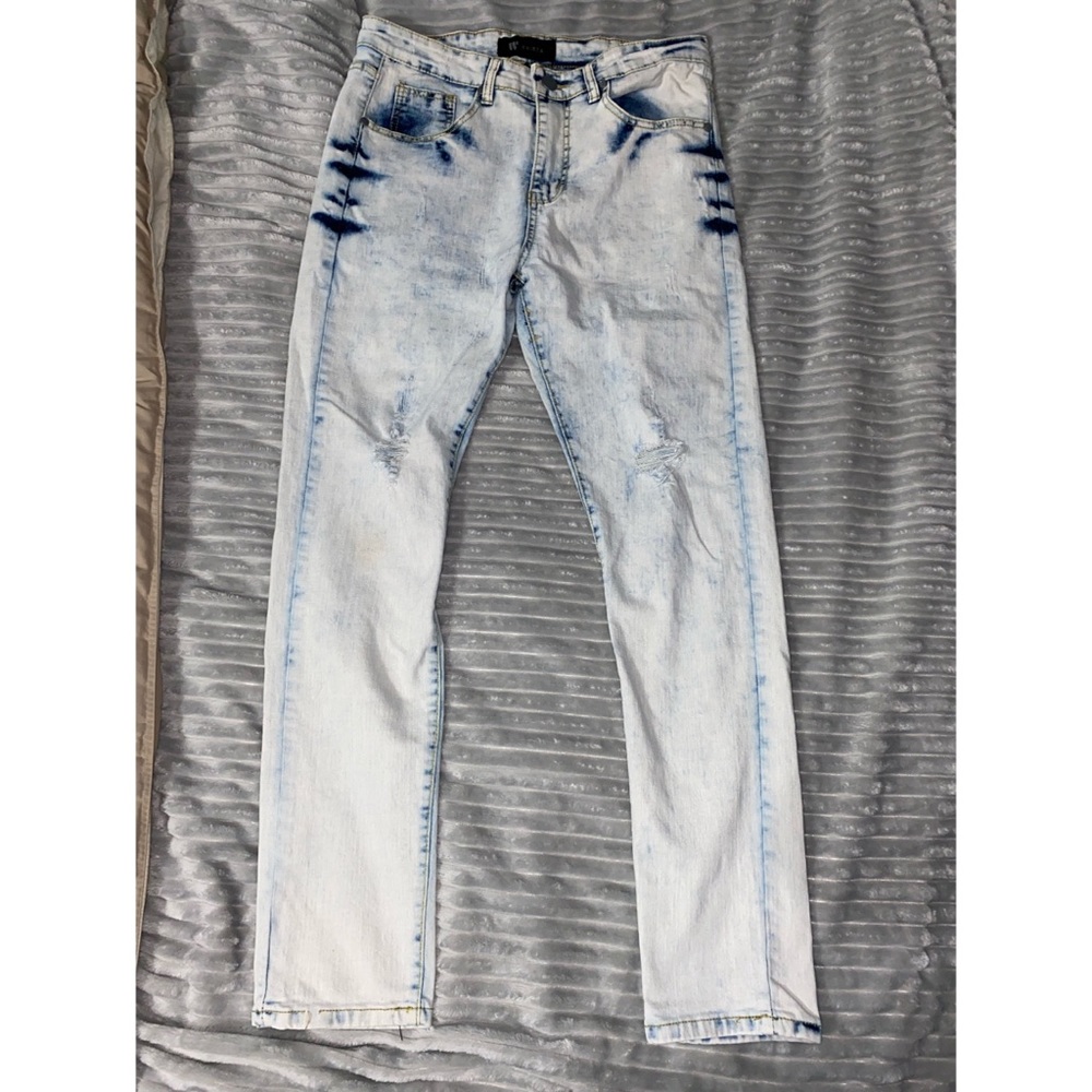 Distressed / bleached jeans